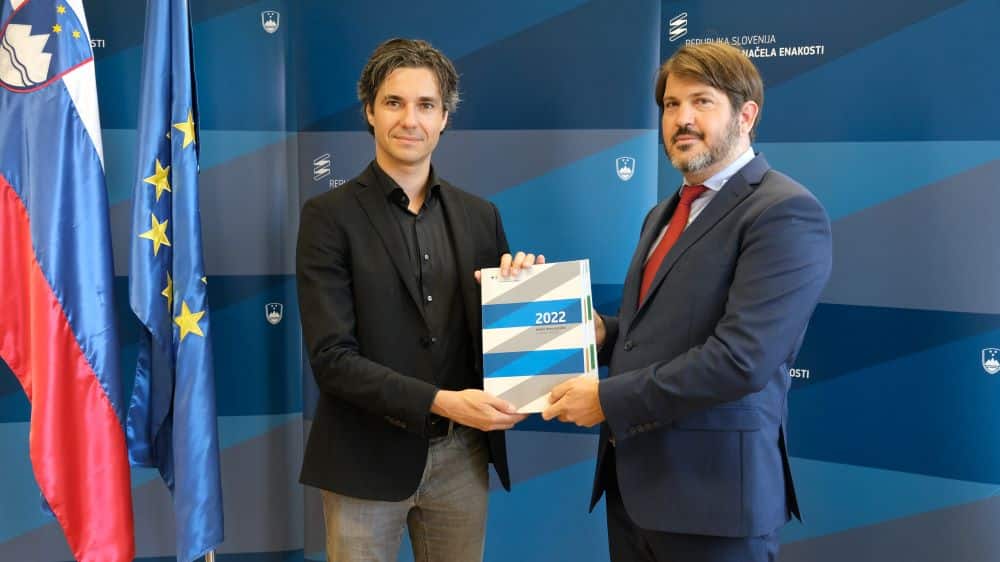 Miha Lobnik in minister za delo, družino, socialne zadeve in enake možnosti Luka Mesec.