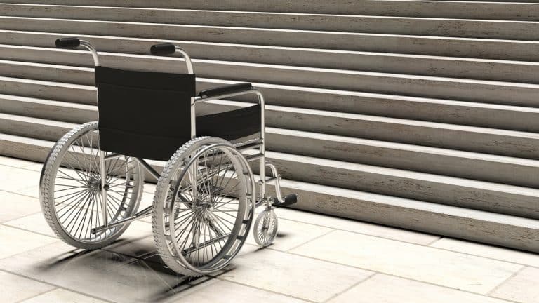 Miha Lobnik, zagovornik načela enakosti, pozdravlja odločitev Državnega zbora o odpravi dvoletnega zamika sankcioniranja nedostopnih objektov