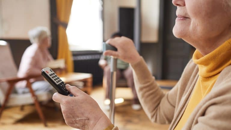 Poziv k enakemu dostopu do televizije za vse stanovalce doma starejših občanov